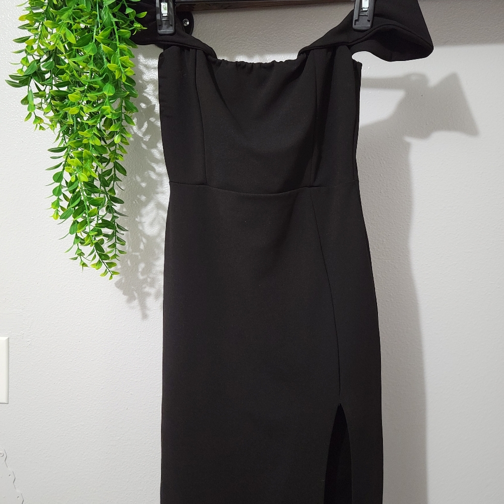 Black short dress with slit